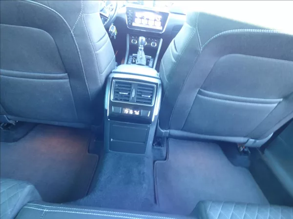 Škoda Superb 2,0 TDI DSG,Bi-Xenon,model 201 - foto 39