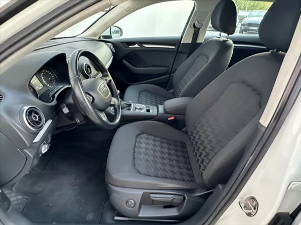 Audi A3 1,6 Sportback - foto 9