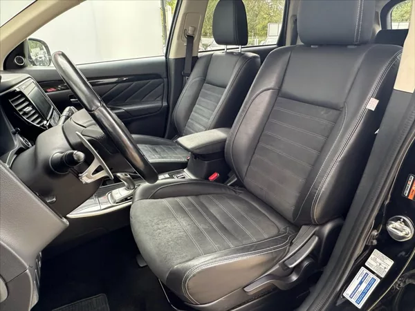 Mitsubishi Outlander 2,0 PHEV - 4x4 - CZ - foto 10