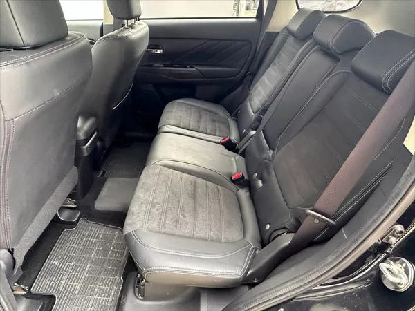 Mitsubishi Outlander 2,0 PHEV - 4x4 - CZ - foto 11