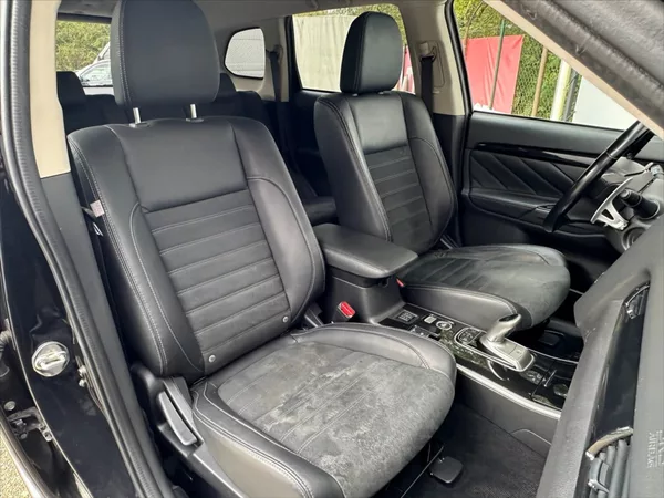 Mitsubishi Outlander 2,0 PHEV - 4x4 - CZ - foto 13
