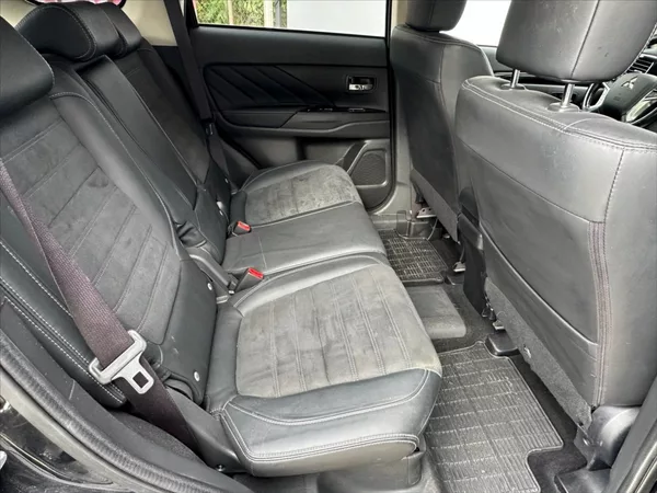 Mitsubishi Outlander 2,0 PHEV - 4x4 - CZ - foto 14