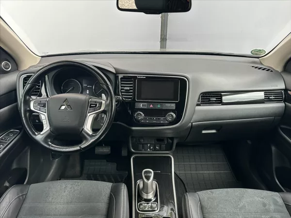 Mitsubishi Outlander 2,0 PHEV - 4x4 - CZ - foto 16