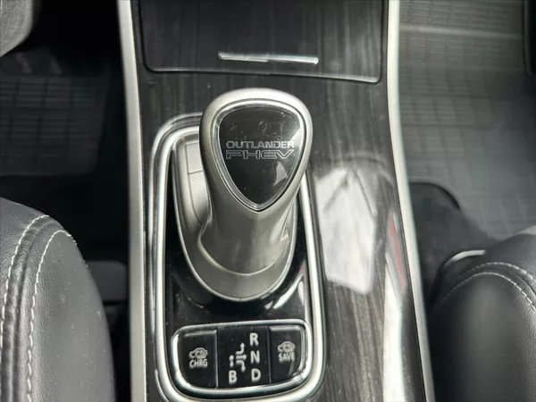 Mitsubishi Outlander 2,0 PHEV - 4x4 - CZ - foto 24