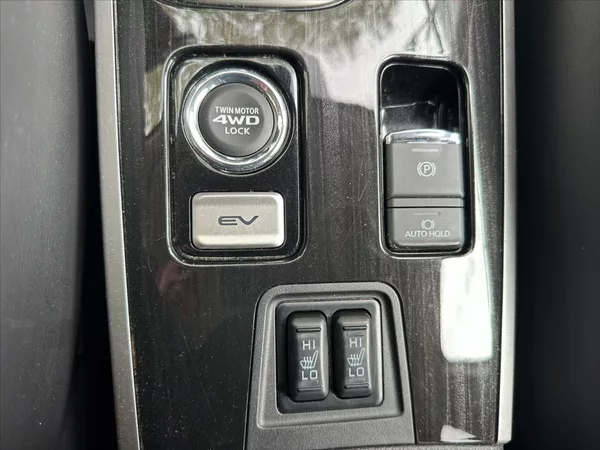 Mitsubishi Outlander 2,0 PHEV - 4x4 - CZ - foto 25