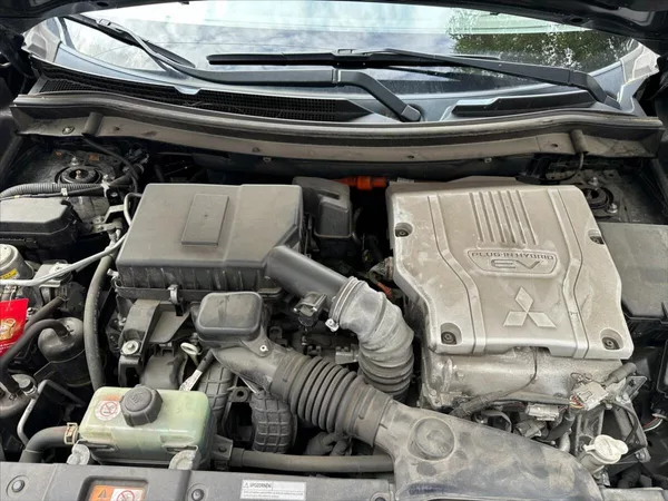 Mitsubishi Outlander 2,0 PHEV - 4x4 - CZ - foto 38