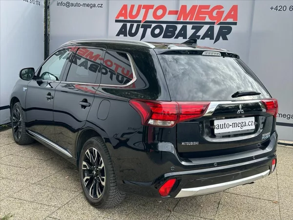 Mitsubishi Outlander 2,0 PHEV - 4x4 - CZ - foto 8