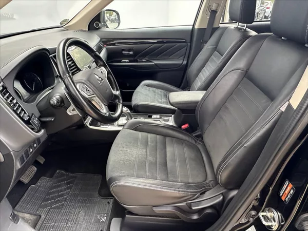 Mitsubishi Outlander 2,0 PHEV - 4x4 - CZ - foto 9