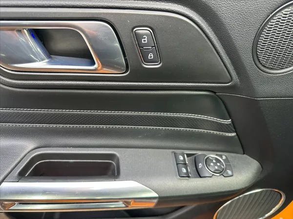 Ford Mustang 5,0 V8 331kW - CZ - AUTOMAT - foto 17