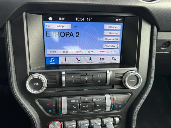 Ford Mustang 5,0 V8 331kW - CZ - AUTOMAT - foto 23