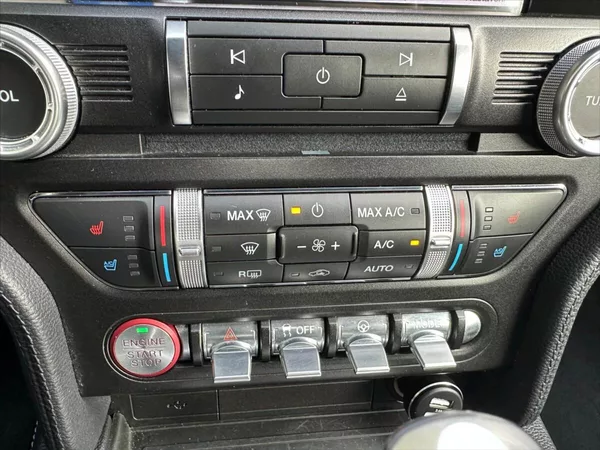 Ford Mustang 5,0 V8 331kW - CZ - AUTOMAT - foto 24