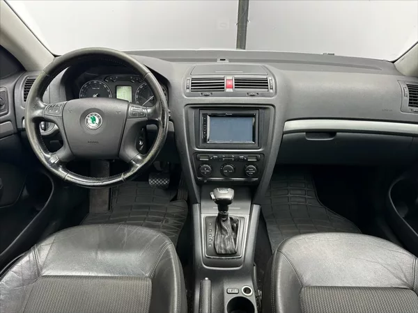 Škoda Octavia 2,0 TDI 103kW DSG - foto 16