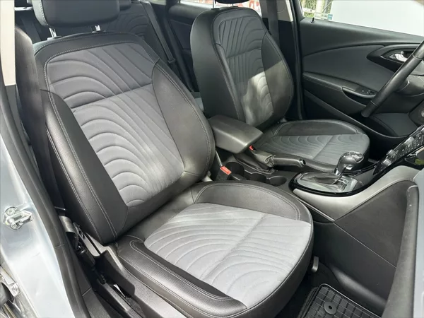 Opel Astra 1,4 106kW TURBO automat, CZ - foto 13