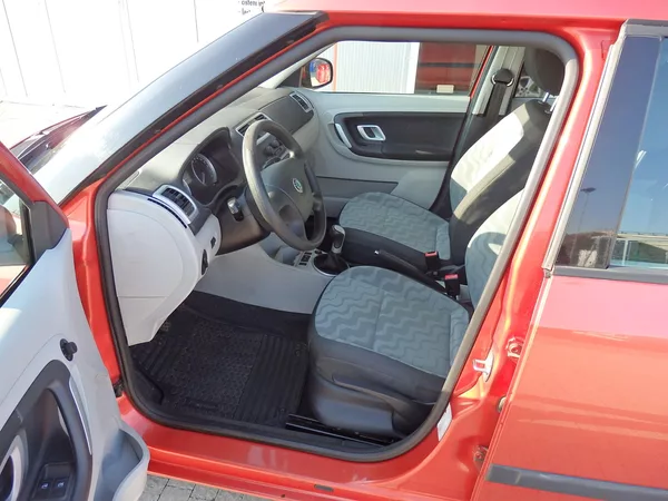 Škoda Fabia 1.2 HTP 51 kW KLIMATIZACE - foto 6