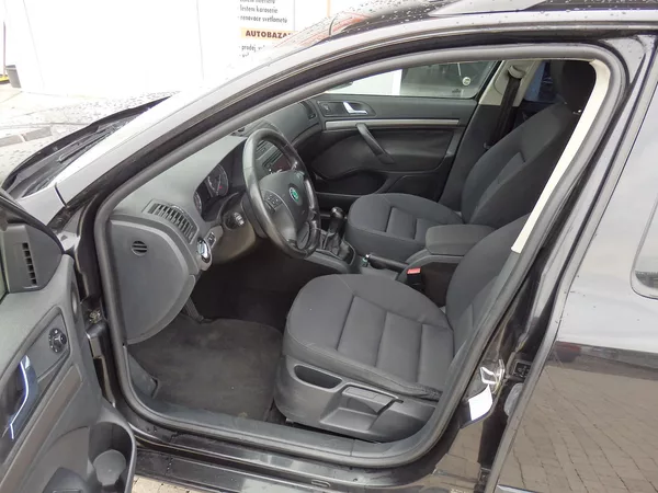 Škoda Octavia 1,6 75kW KLIMA, ESP - foto 6
