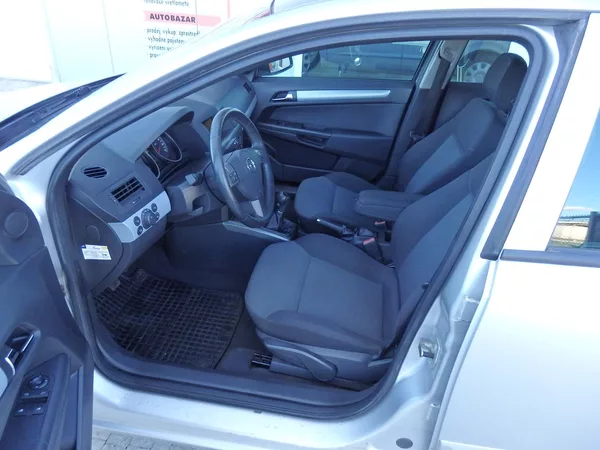 Opel Astra 1.6i 77 kW DIGI. KLIMA - foto 6