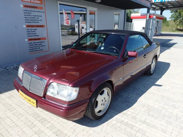 Mercedes-Benz 124 E320 CABRIO 162 kW - foto 2