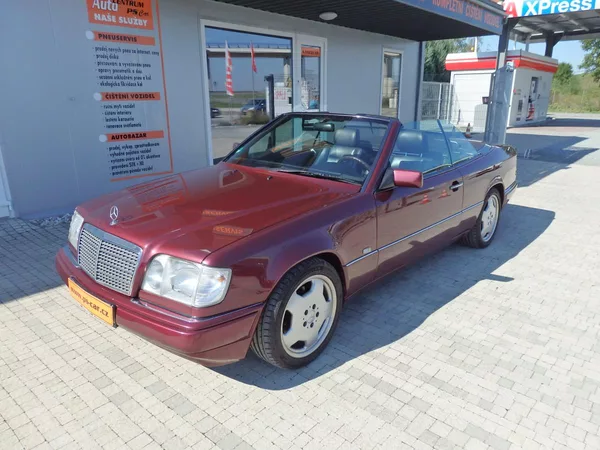 Mercedes-Benz 124 E320 CABRIO 162 kW - foto 6