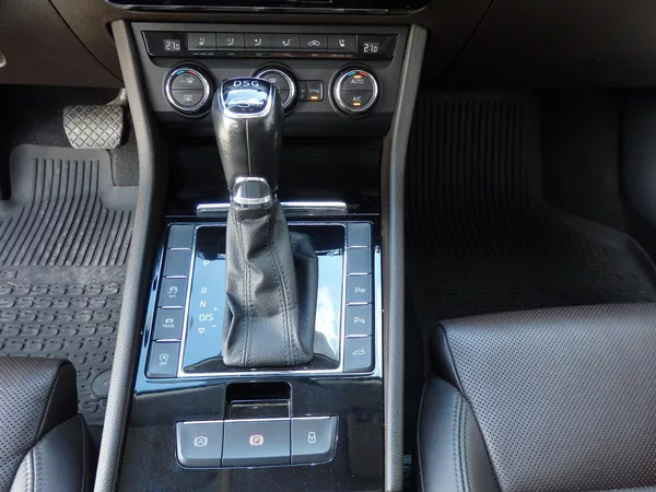 Škoda Superb 2.0 TDI 140kW L&K 4x4 - foto 16