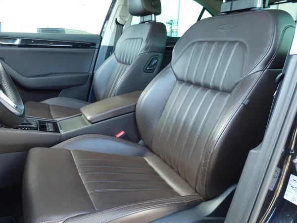 Škoda Superb 2.0 TDI 140kW L&K 4x4 - foto 7