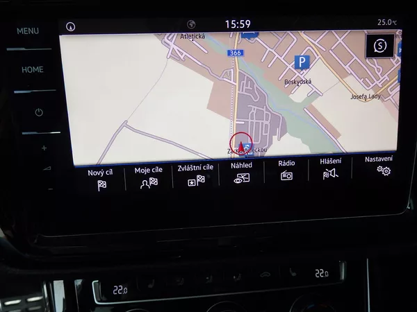 Volkswagen Touran 2,0 TDI 140kW HIGHLINE,DSG LED - foto 14