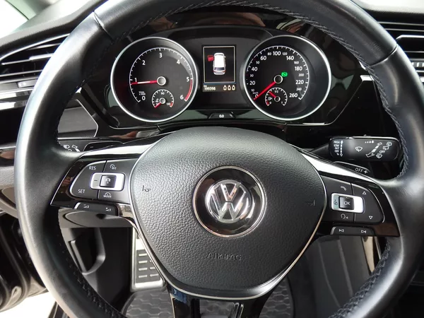 Volkswagen Touran 2,0 TDI 140kW HIGHLINE,DSG LED - foto 2