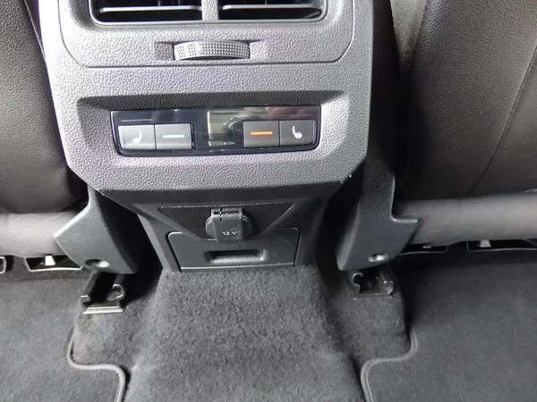 Volkswagen Touran 2,0 TDI 140kW HIGHLINE,DSG LED - foto 20