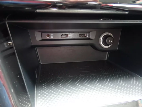 Volkswagen Touran 2,0 TDI 140kW HIGHLINE,DSG LED - foto 21