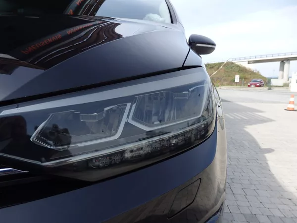 Volkswagen Touran 2,0 TDI 140kW HIGHLINE,DSG LED - foto 23