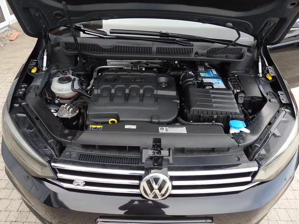 Volkswagen Touran 2,0 TDI 140kW HIGHLINE,DSG LED - foto 3