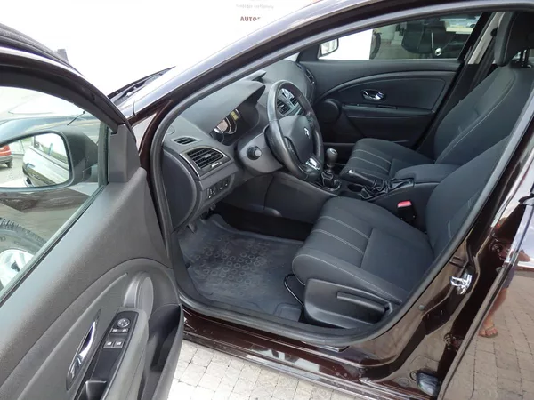 Renault Mégane 1,2 TCE PARIS EDITION - foto 6
