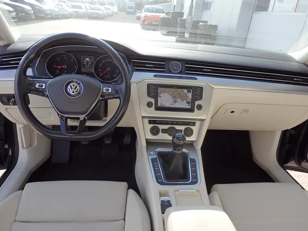 Volkswagen Passat Variant 2,0TDi 110 DIGI KLIMA - foto 11