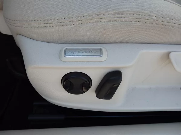 Volkswagen Passat Variant 2,0TDi 110 DIGI KLIMA - foto 14