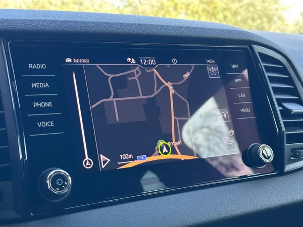 Škoda Karoq 1.5TSi SPORTLINE, VIRTUAL. - foto 11