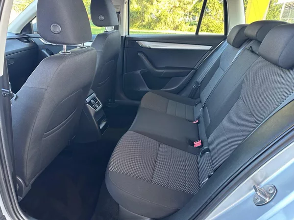 Škoda Octavia 1.6TDi NAVI,SERVISOVANÉ - foto 12