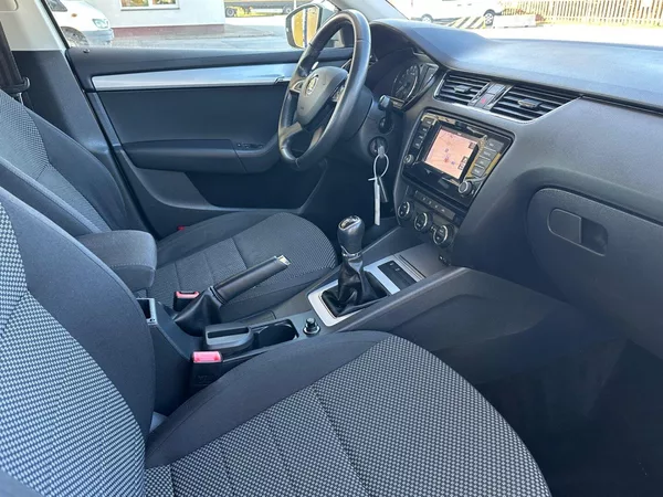 Škoda Octavia 1.6TDi NAVI,SERVISOVANÉ - foto 8