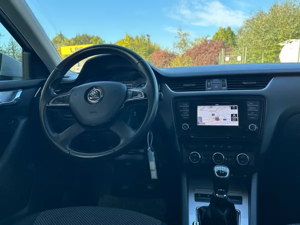 Škoda Octavia 1.6TDi NAVI,SERVISOVANÉ - foto 9