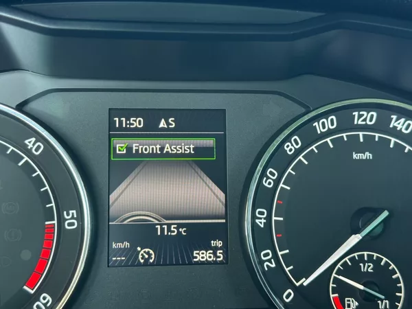 Škoda Superb 1.6TDi KAMERA,SMARTLINK, - foto 13