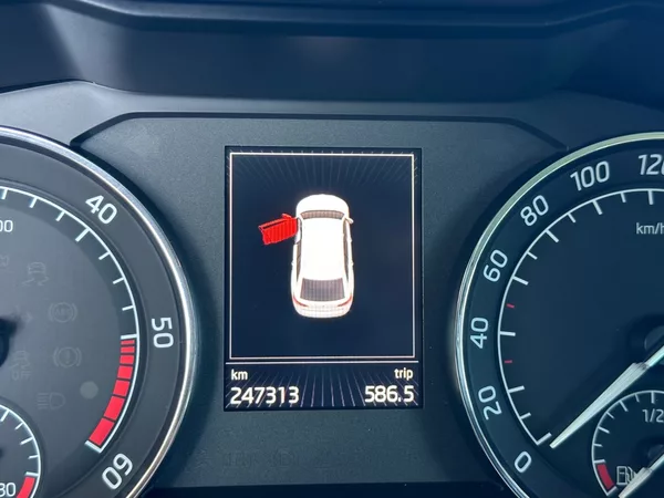 Škoda Superb 1.6TDi KAMERA,SMARTLINK, - foto 7