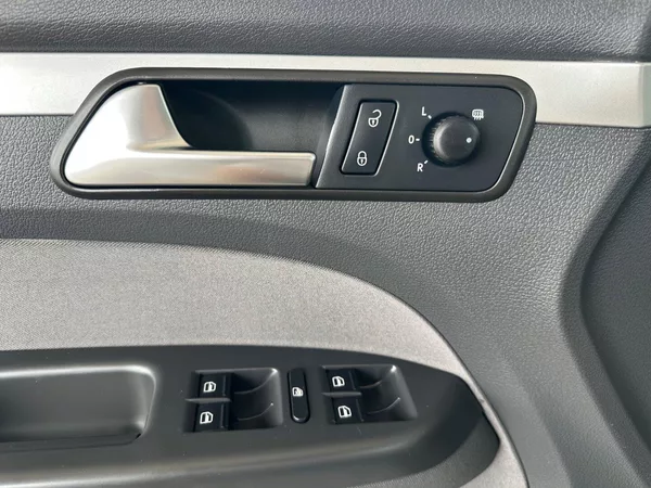 Volkswagen Touran 1.2TSi NOVÉ ROZVODY,PĚKNÝ STAV - foto 9