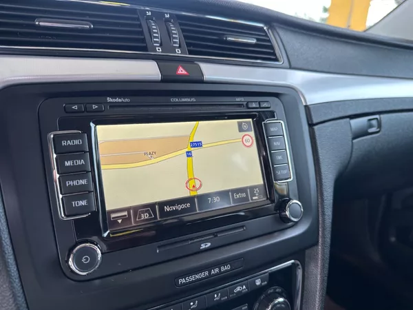 Škoda Superb 2.0TDi NAVI, XENON,KŮŽE,100%KM - foto 11
