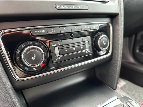 Škoda Superb 2.0TDi NAVI, XENON,KŮŽE,100%KM - foto 12