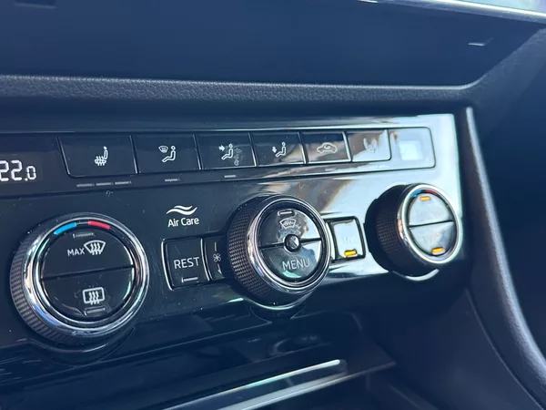 Škoda Superb 2.0TDi VIRTUAL,KAMERA,1.MAJ. - foto 11