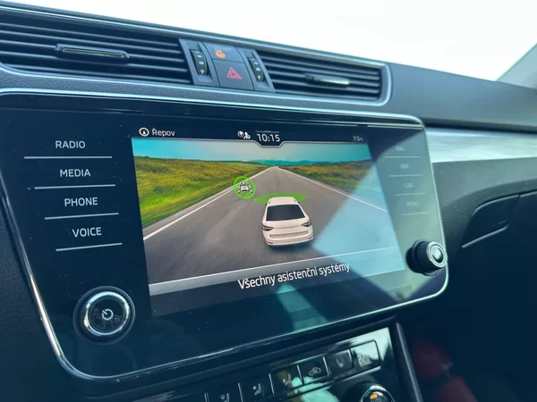 Škoda Superb 2.0TDi VIRTUAL,KAMERA,1.MAJ. - foto 15
