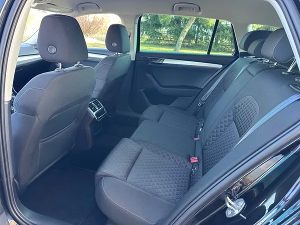 Škoda Superb 2.0TDi VIRTUAL,KAMERA,1.MAJ. - foto 17