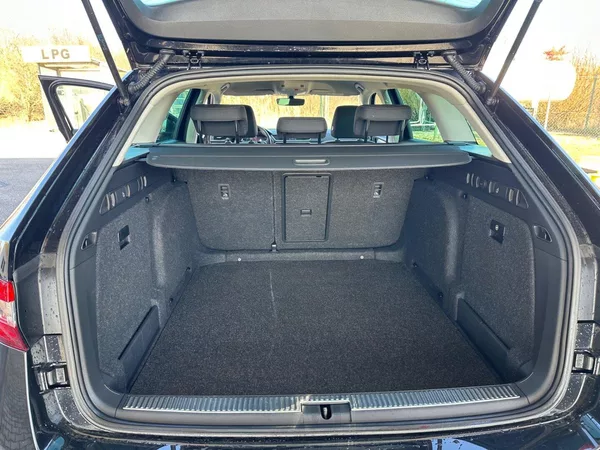 Škoda Superb 2.0TDi VIRTUAL,KAMERA,1.MAJ. - foto 18