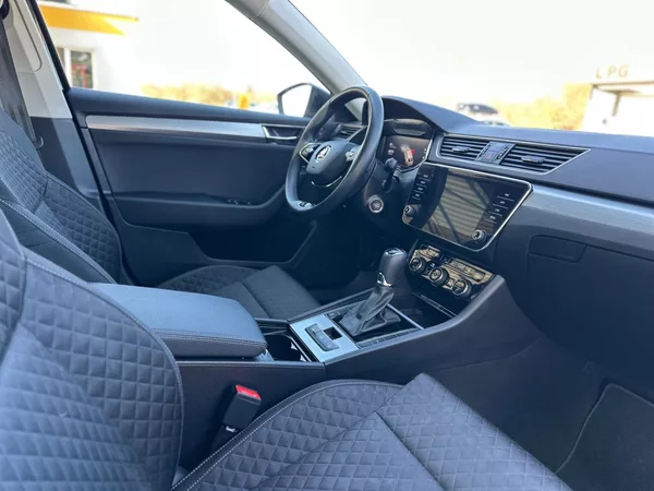 Škoda Superb 2.0TDi VIRTUAL,KAMERA,1.MAJ. - foto 8