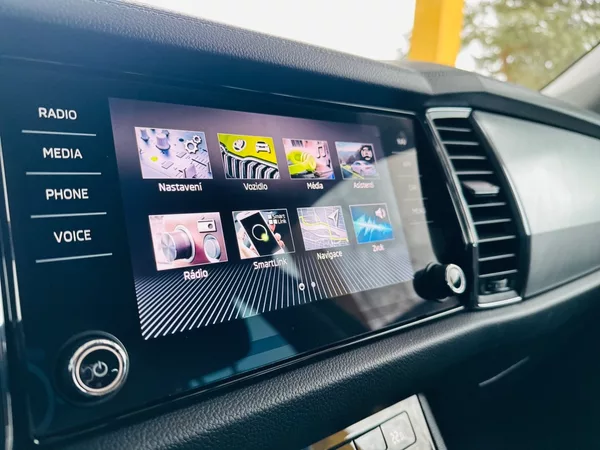 Škoda Kodiaq 1.5TSi 7MÍST,KAMERA,VIRTUAL - foto 11