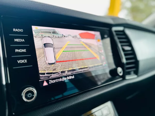 Škoda Kodiaq 1.5TSi 7MÍST,KAMERA,VIRTUAL - foto 12