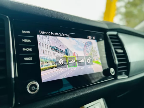 Škoda Kodiaq 1.5TSi 7MÍST,KAMERA,VIRTUAL - foto 14